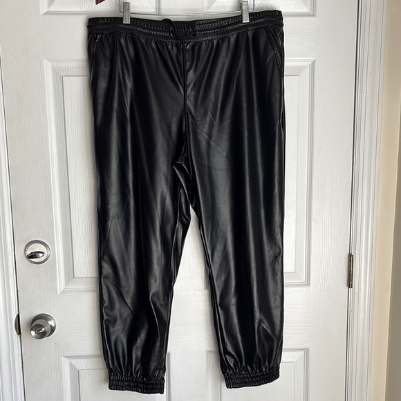 New NWT a new day Black Faux Leather Joggers size XXL elastic waistband pockets - Picture 1 of 6